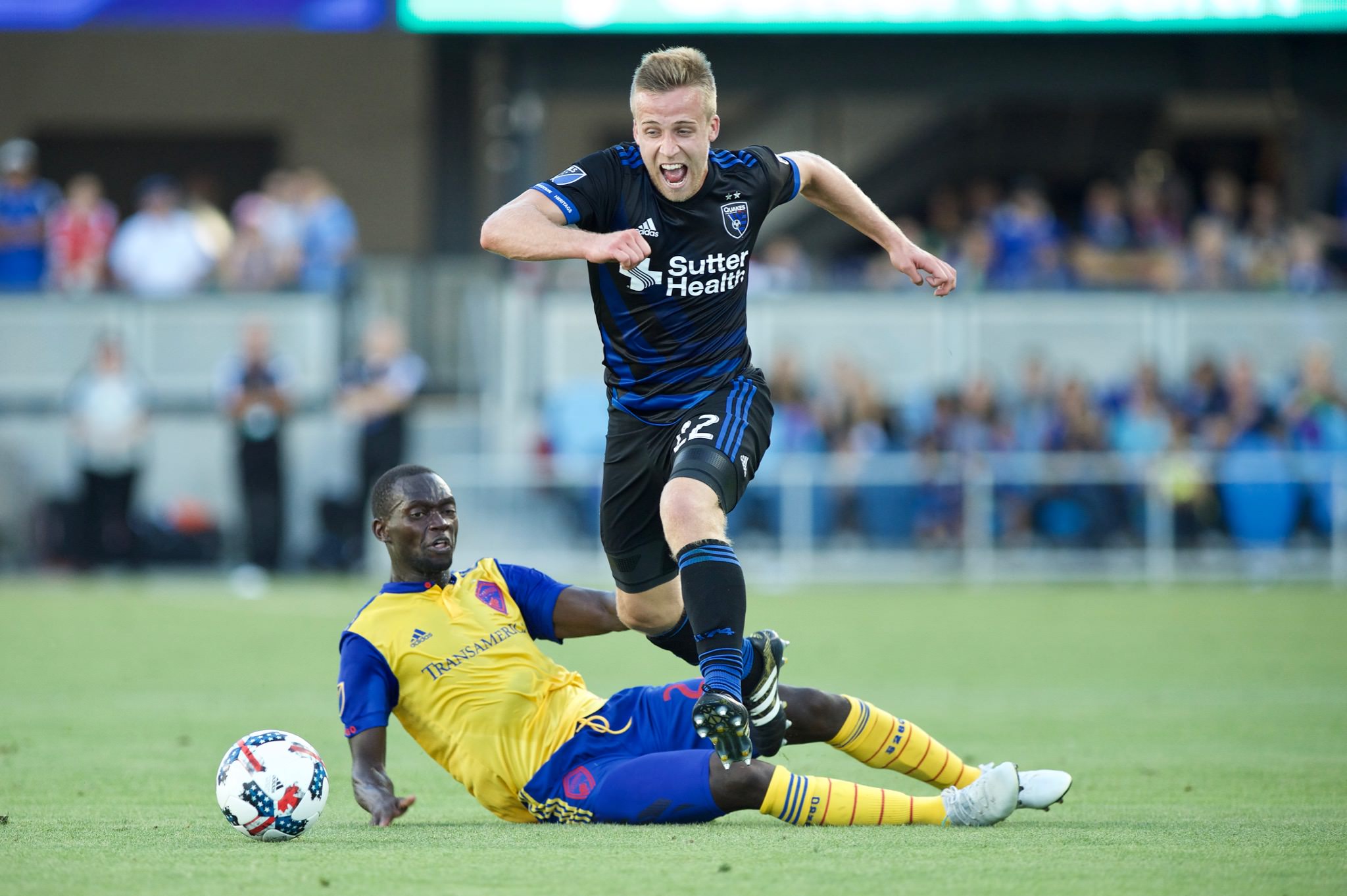 处于胶着状 处于胶着状